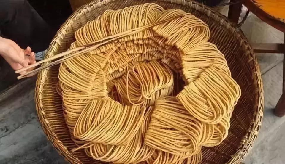 山东人很喜欢吃面食,山东人过年的馒头有多大