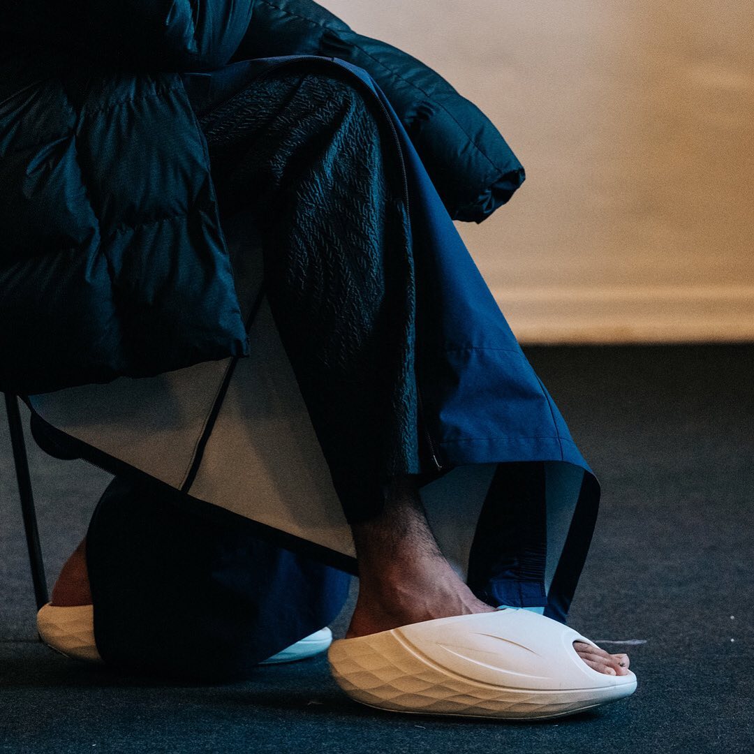 鏉庡畞soulland鑱斿悕鐨勯槻椋庢湇,soulland鑱斿悕鏉庡畞椋炵數