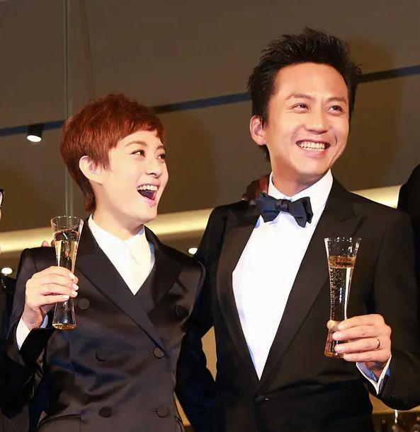 邓超孙俪庆结婚11周年，两人素颜出镜状态佳，孙俪感慨怎么熬过来的