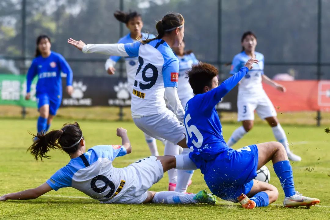 中国足协副主席孙雯来漳调研