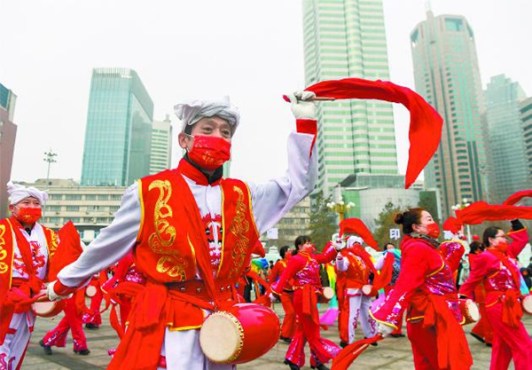 喜气洋洋闹元宵,天山南北瓜果飘香