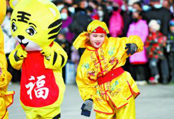 喜气洋洋闹元宵,天山南北瓜果飘香