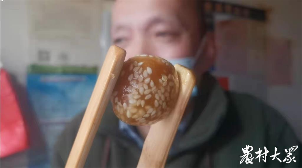 夫妻做了二十年琉璃丸子，培养出两个博士