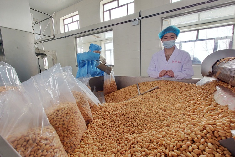 新农人努力拼搏的样子,新农人唤醒乡村新活力