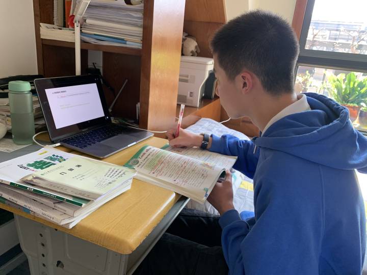 停课不停学学习“不掉线”我省多地中小学启动线上教学