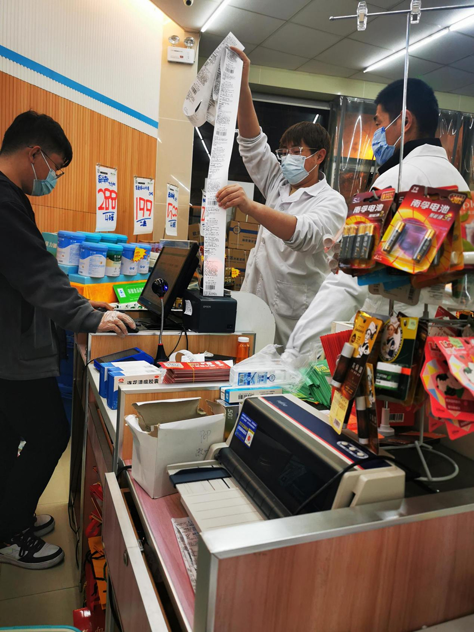 守沪一线｜这些连锁药店坚守营业，互联网平台推找药问诊服务
