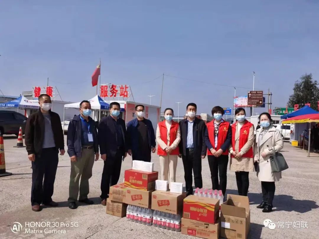 战疫她力量海报图片,战疫巾帼绽放她力量