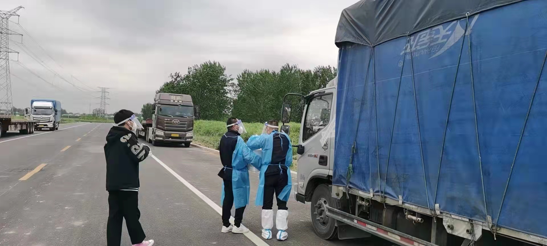 是否路通货畅？记者上路实地探访，听货运司机生产企业这样说