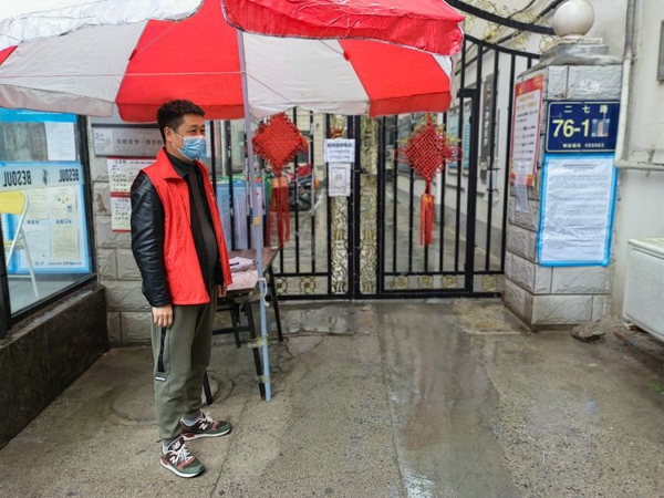 抗疫人员化身曙光守护者,抗击疫情保安工作事迹