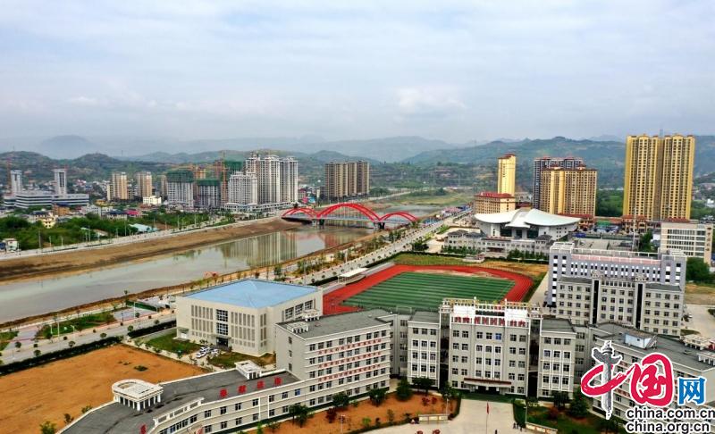 正在崛起的千年古县甘肃成县,甘肃成县县城全貌