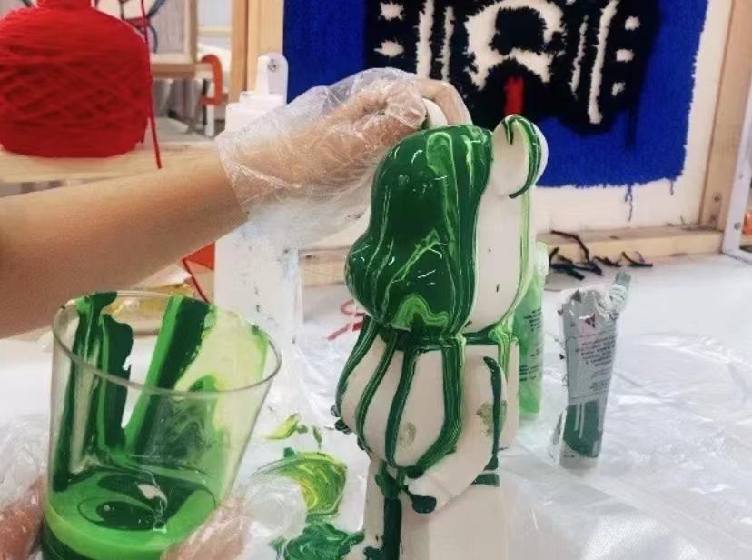 小心侵权！*力暴**熊的财富密码：白胚低至5元，手工坊翻倍溢价圈粉