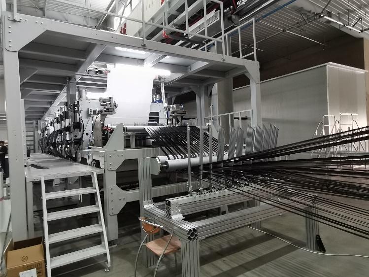 智能车间外观,智能工厂生产车间大屏