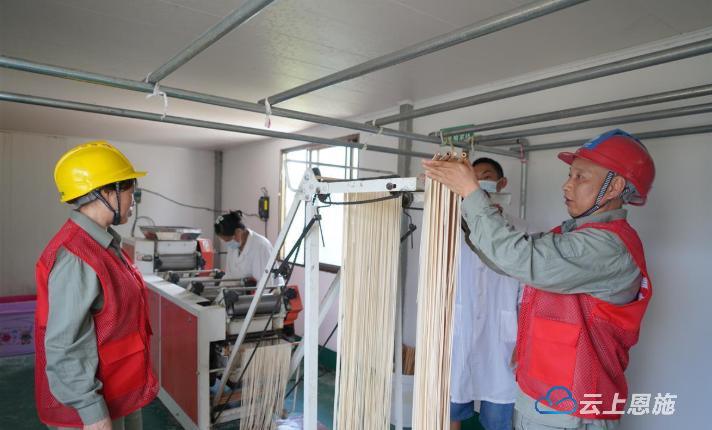 巴东：为返乡青年创业致富送去“动力电”