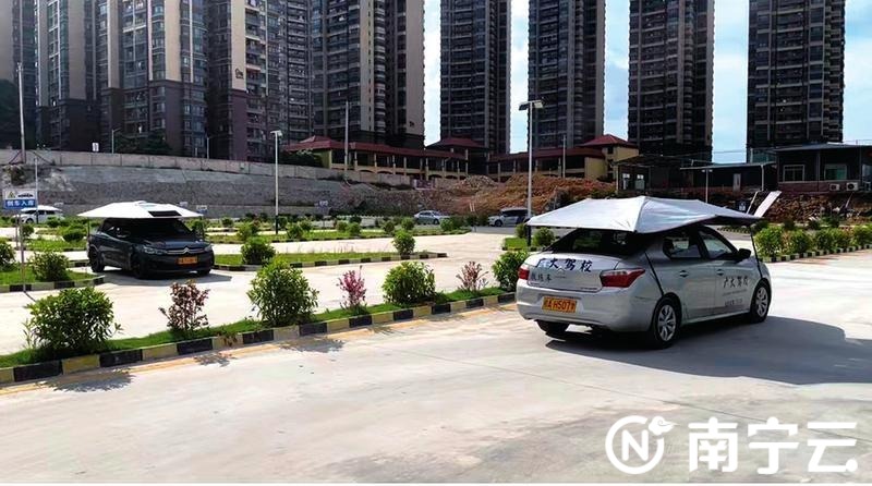 高考后驾校迎报名潮,高考过后如何选择驾校练车