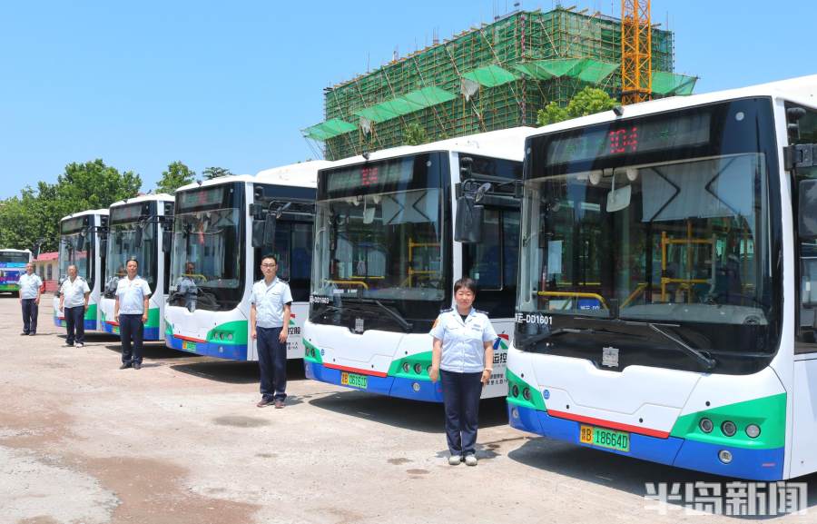 青岛这条繁华大道，因香港回归得名！104路公交线行驶25年见证沿线发展变迁