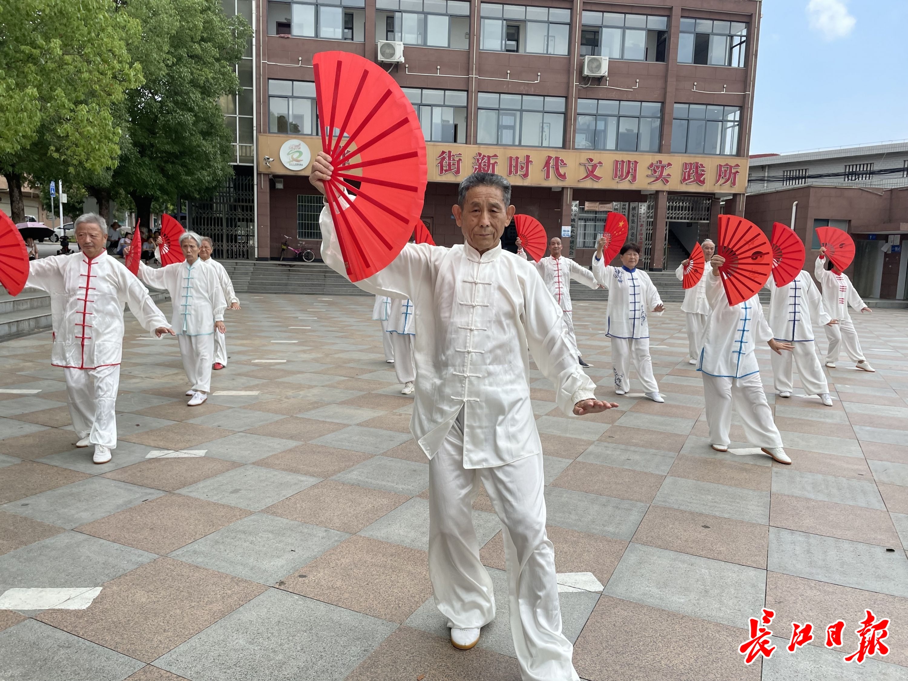 跑腿的帮忙带娃,代送孩子的跑腿服务