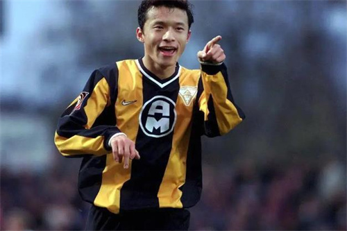 谢晖在国外联赛中的表现,谢晖直播连线李玮锋谈中国足球