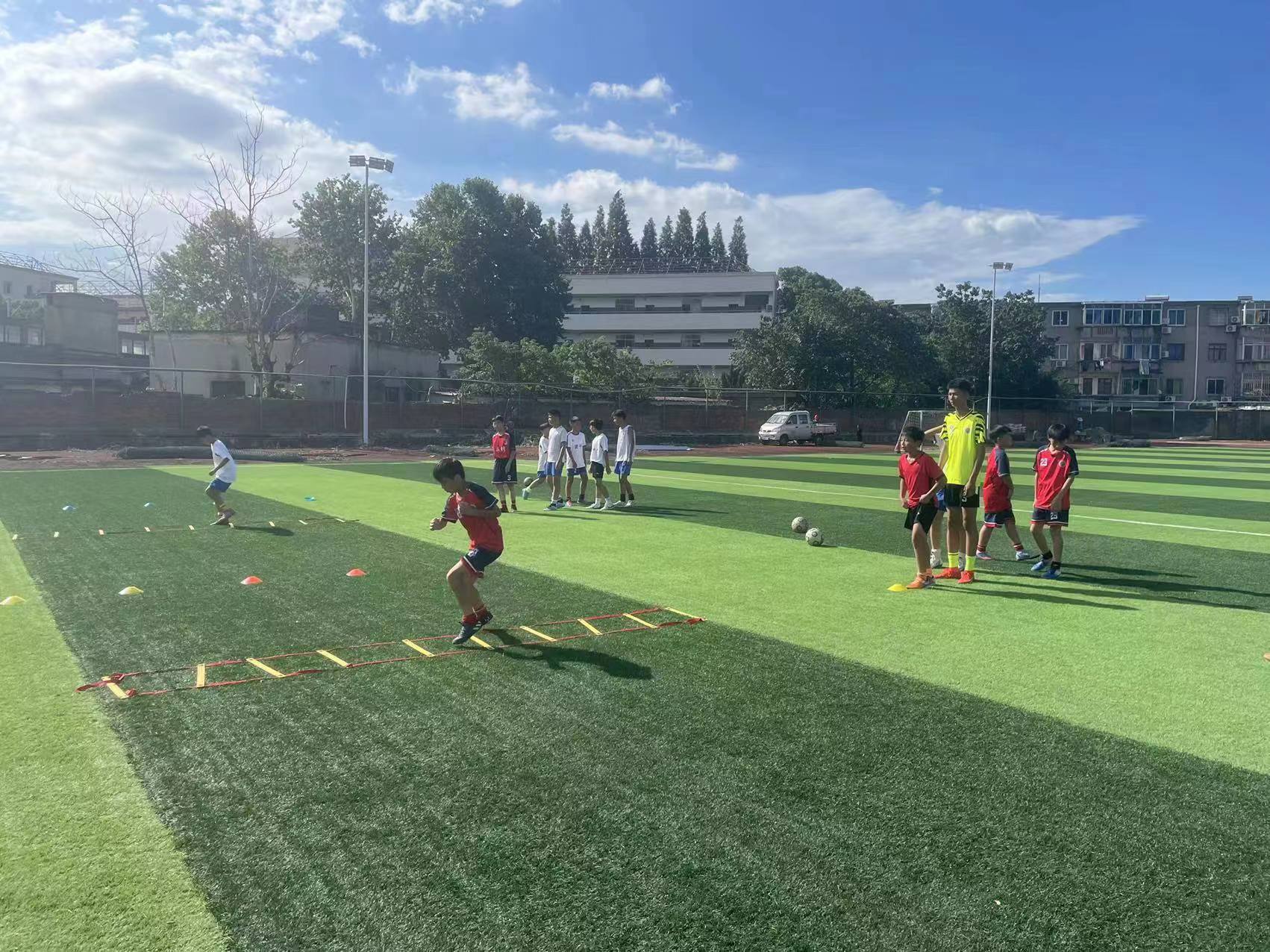 学校暑假托管不开空调吗,暑假学校不收费补课