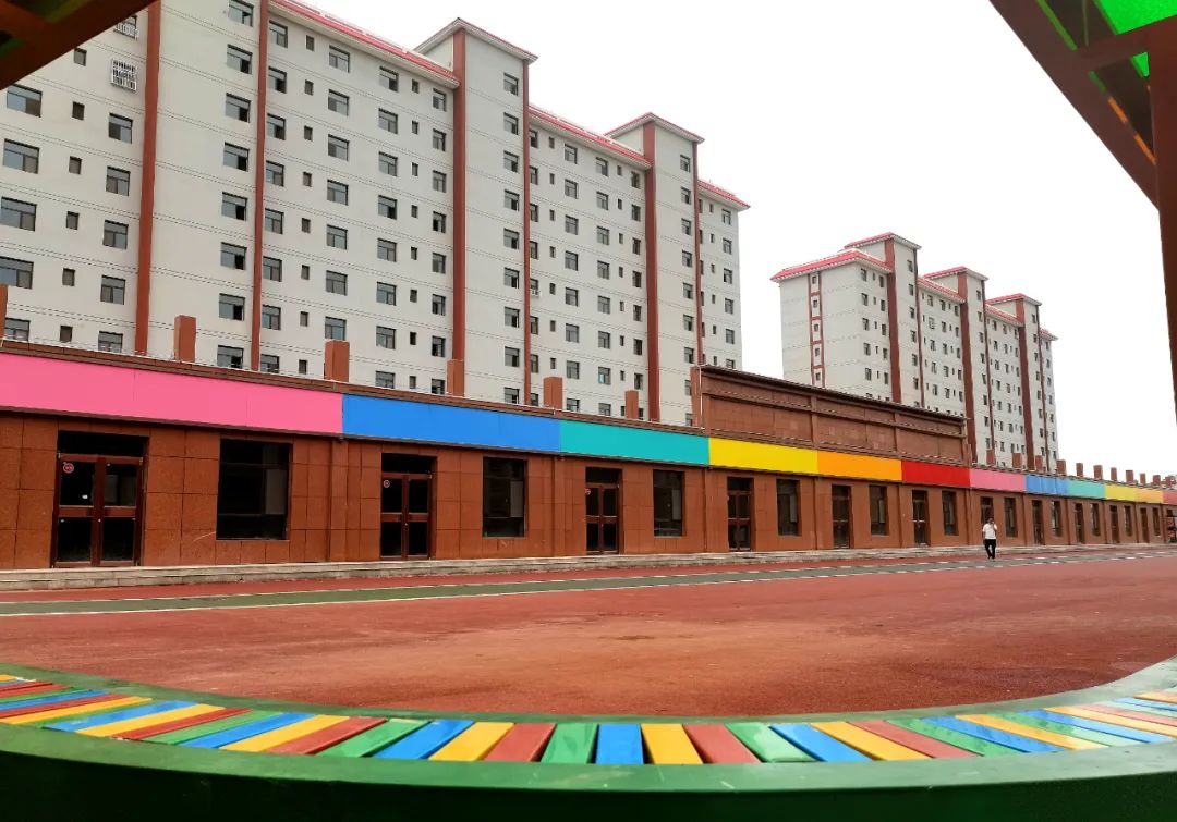 彩虹步行街,彩虹商业广场