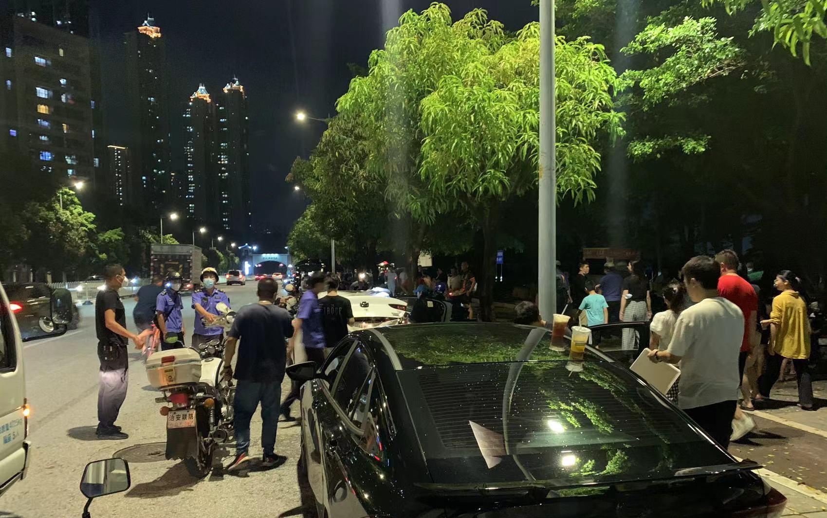 广州市白云区金沙街重拳整治“车尾箱夜市”