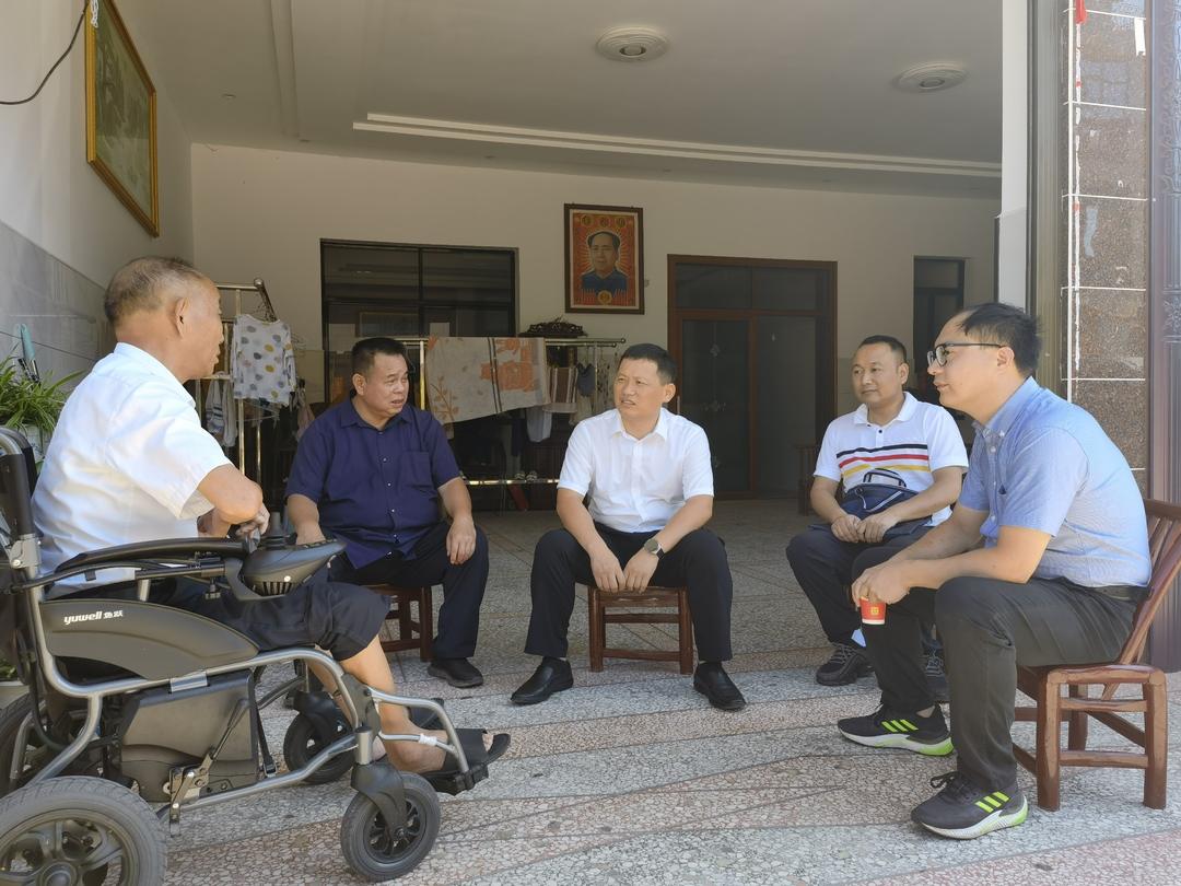 汨罗市退役军人八一慰问金是多少,县领导八一走访慰问烈士遗属活动