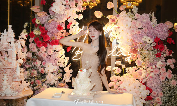 黄晓明为网红庆生,黄晓明给网红过生日