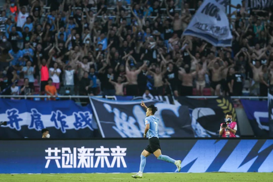 是谁给了中超逆袭勇气？李毅感叹：球迷加持30%