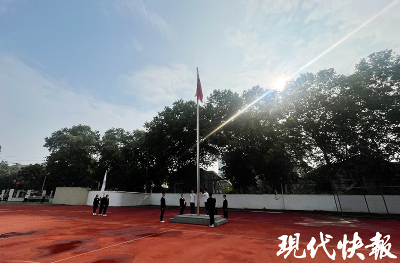 新学年,南京这所高中的同学收到一份开学礼物