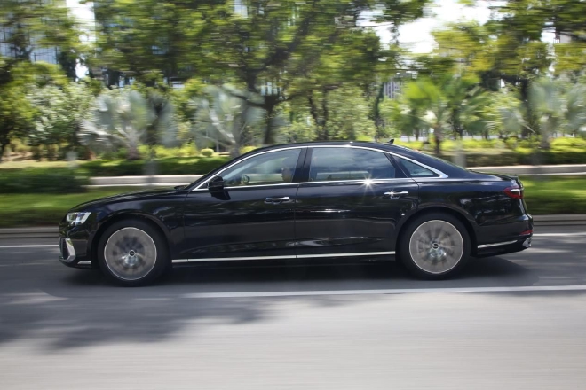 沉浸式体验奥迪a8l夜间试驾,奥迪a8l试驾弹射起步