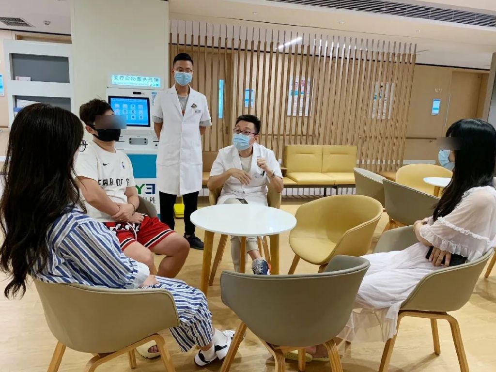 大眼睛有什么苦恼,成都甲亢眼突医院