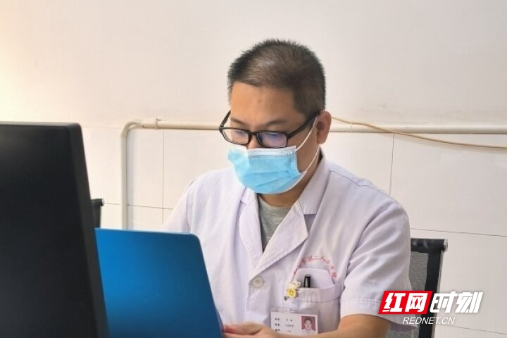 “守”脑战一线担当显仁心——记邵阳市第二人民医院脑血管科医生肖磊