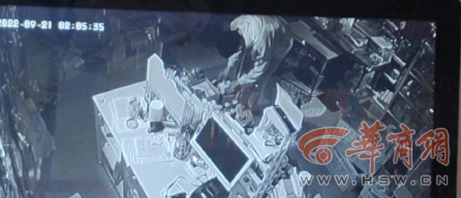 西安一便利店凌晨被盗损失8万多,西安20多家商铺凌晨被盗
