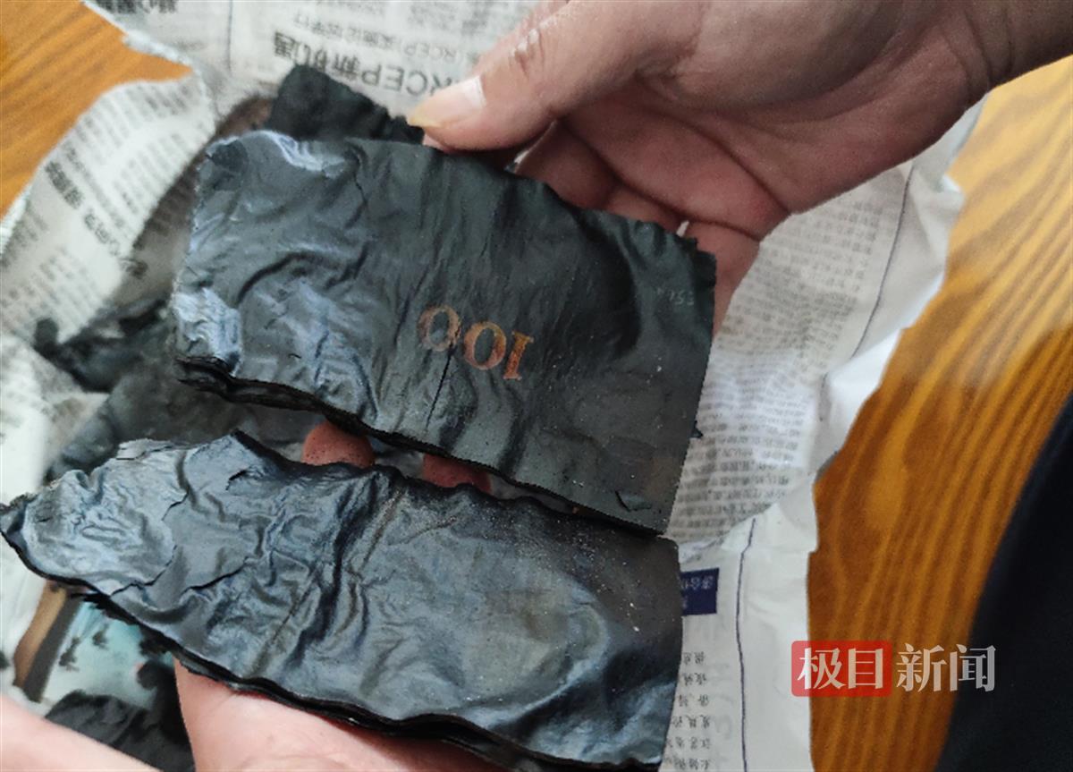 企业50万现金烧焦银行“抢救”兑回24万，工作人员：8人清点10多小时大气都不敢出，生怕弄碎