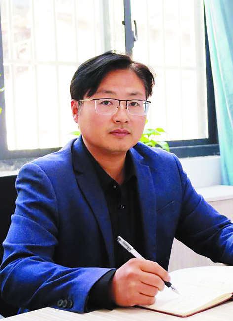 殚精竭虑育桃李锐意进取谱新篇——记安庆慧德普通高级中学校长李强