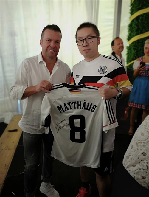 “场上第12人”回来了，上海德迷：我的世界杯又开始了