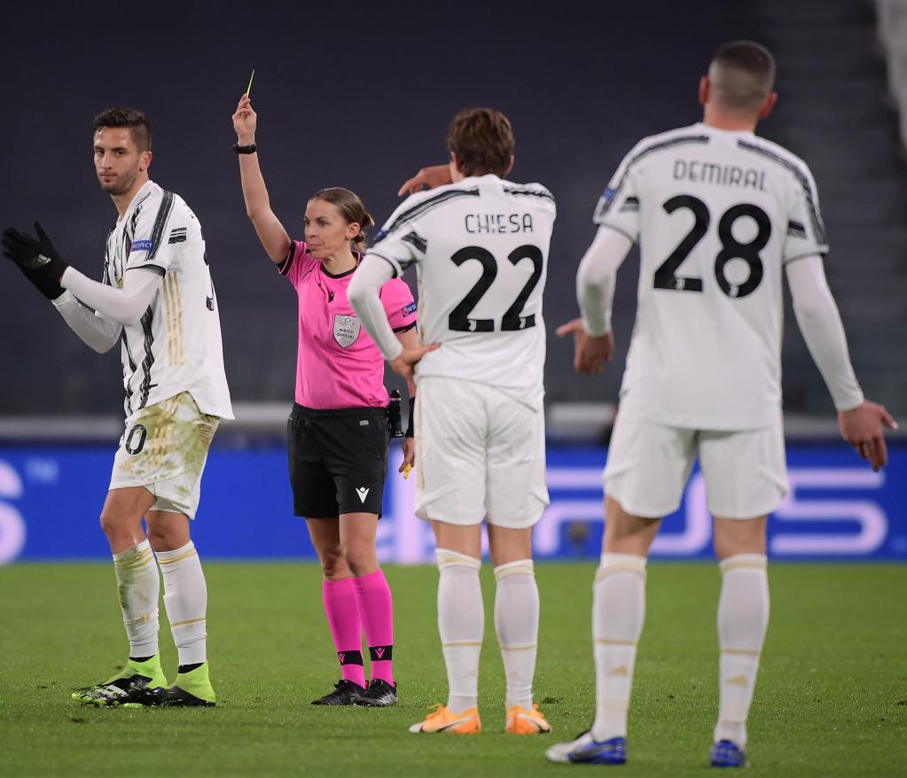 亚洲杯历史首位女主裁,第一位女性足球裁判