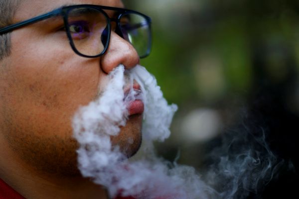 俄罗斯水烟和香烟哪个危害大,俄罗斯香烟危害大吗