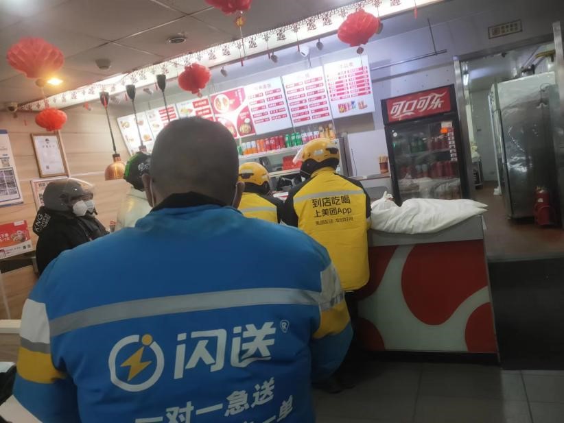 新手日入1500元？“临时骑手”初体验：戴5层口罩，手脚冻到麻木，不少人选择继续干下去