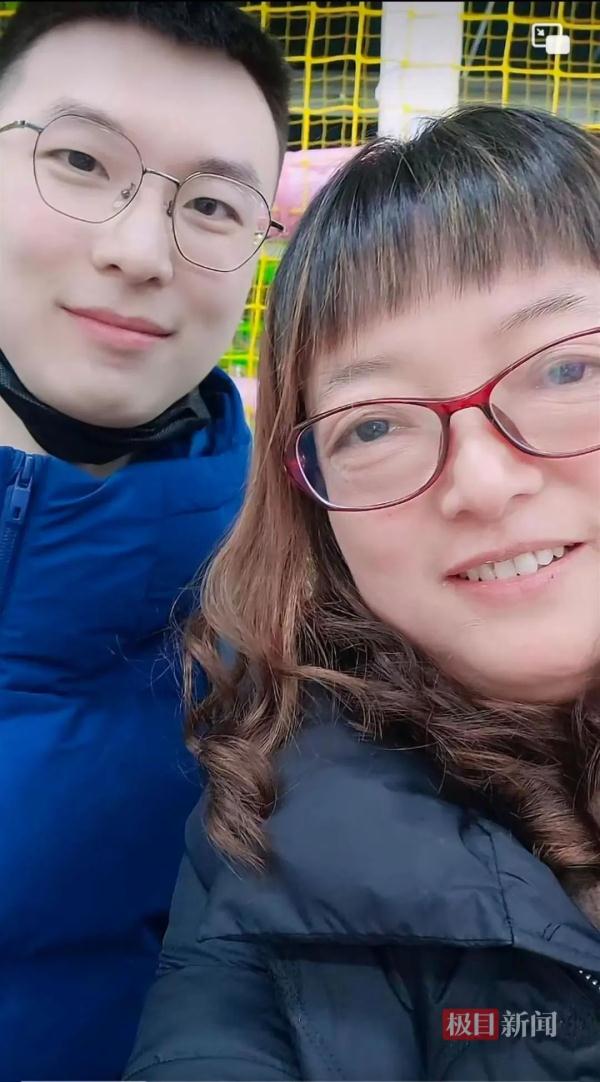 女子遇酷似牺牲儿子小伙,女子遇见酷似牺牲儿子小伙