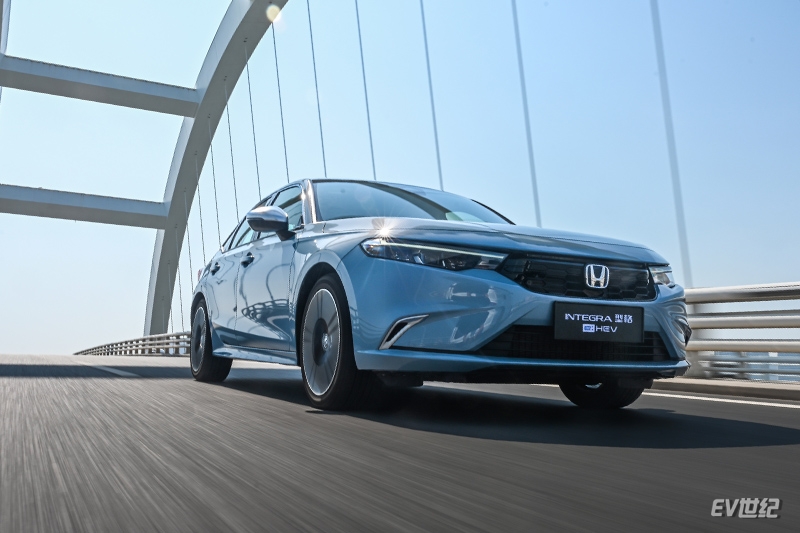 广汽本田型格幻夜科技版1.5t+cvt,广汽本田型格混动2023款评测