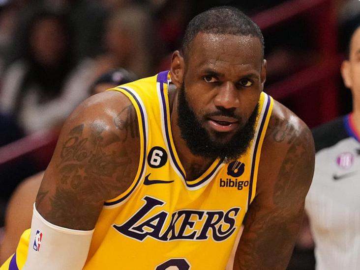 全明星投票首轮结果詹姆斯哈登,全明星第三轮投票詹姆斯反超库里