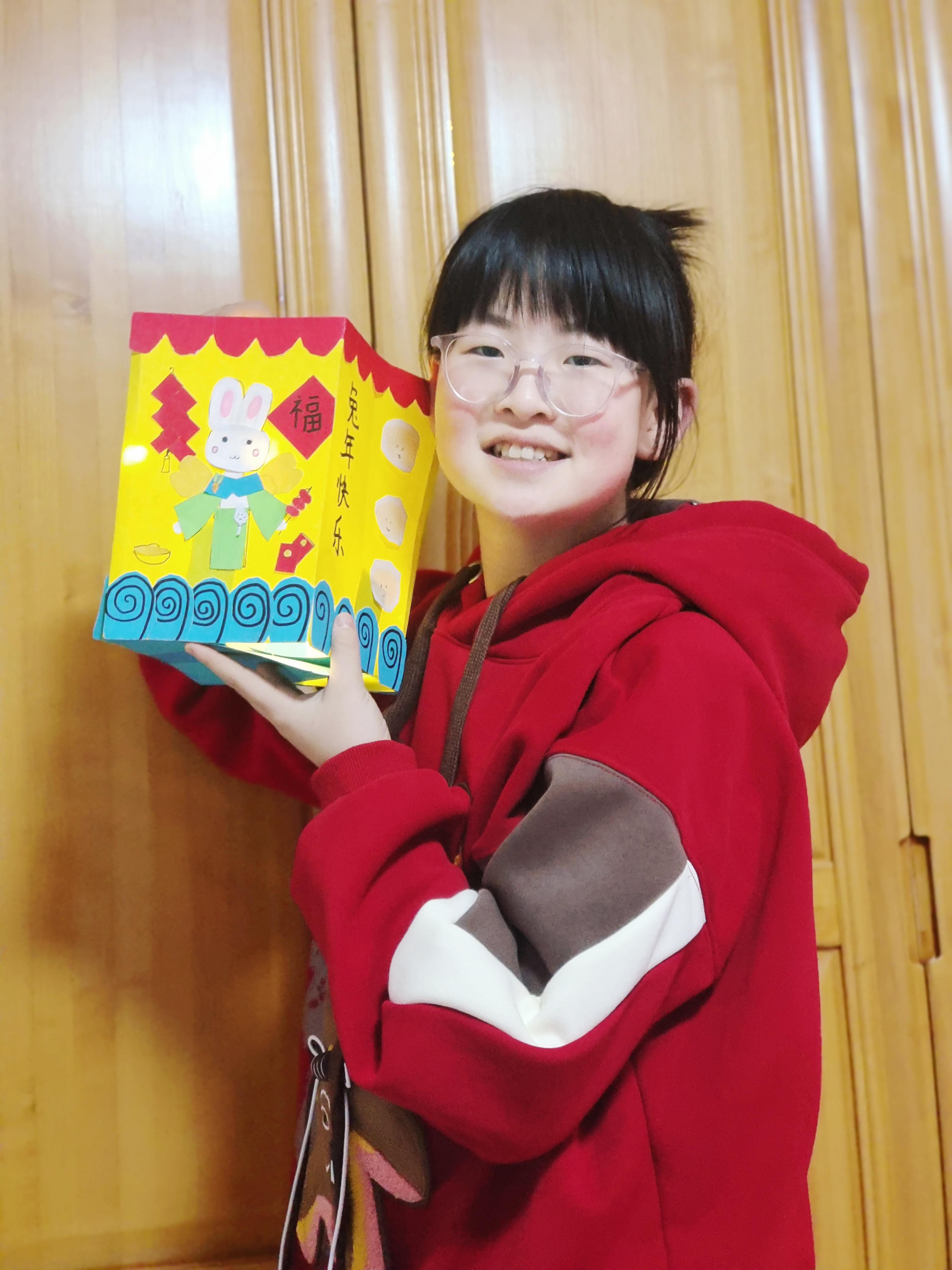 小学生做灯笼一等奖又简单又好看,一等奖最漂亮手工灯笼小学生