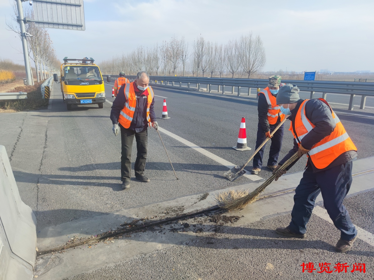 “桥梁医生”守护春运安畅