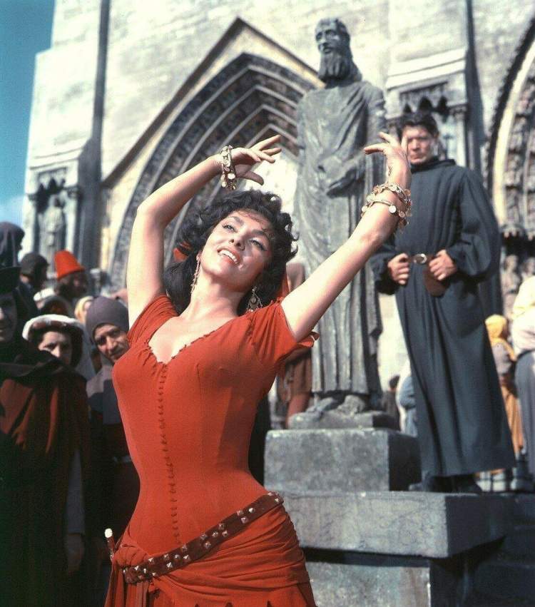 几代观众心中“最美的爱斯梅拉达”，经典电影《巴黎圣母院》女主角去世