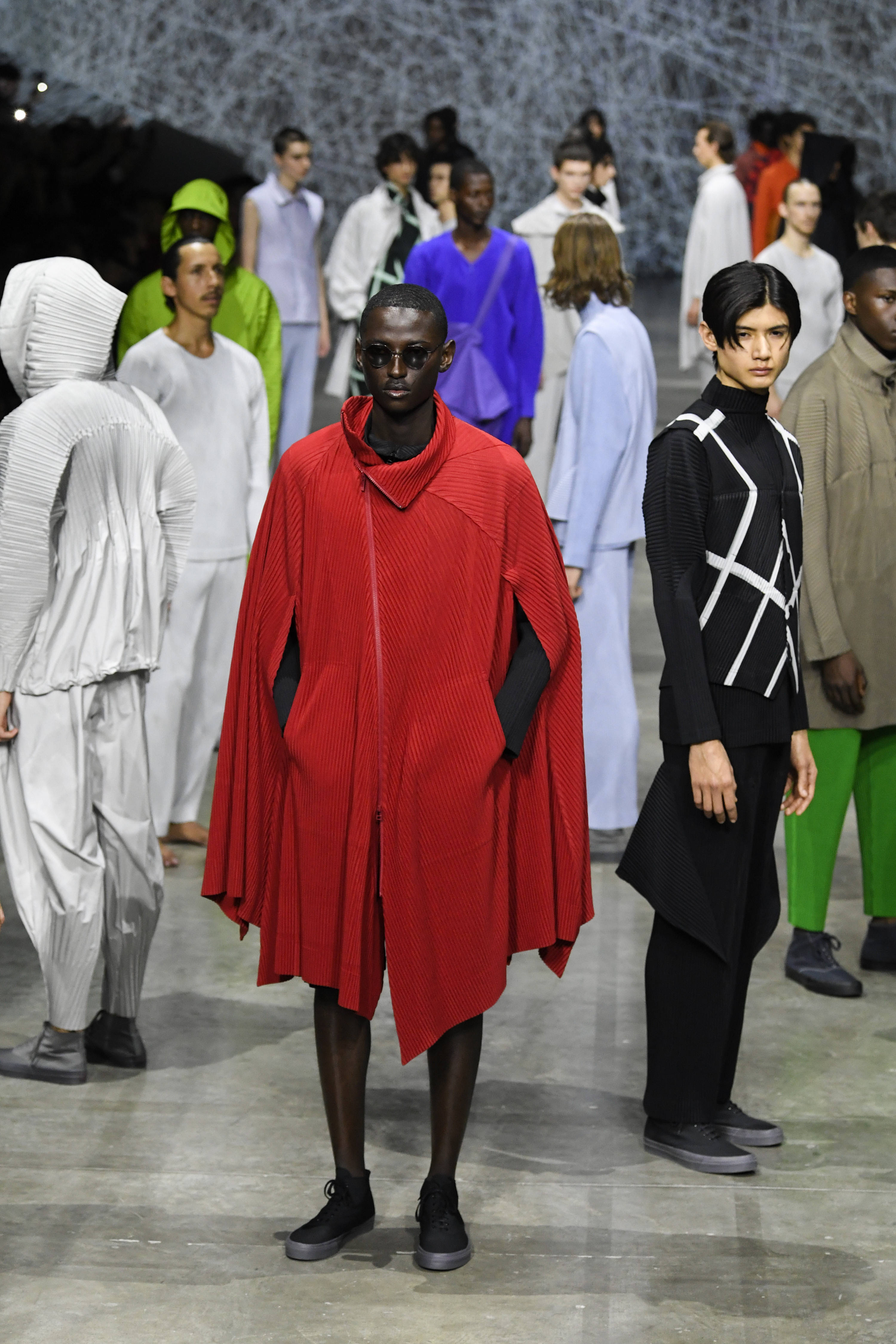 巴黎时装周2023男装秀场,2022夏季流行男装时装秀