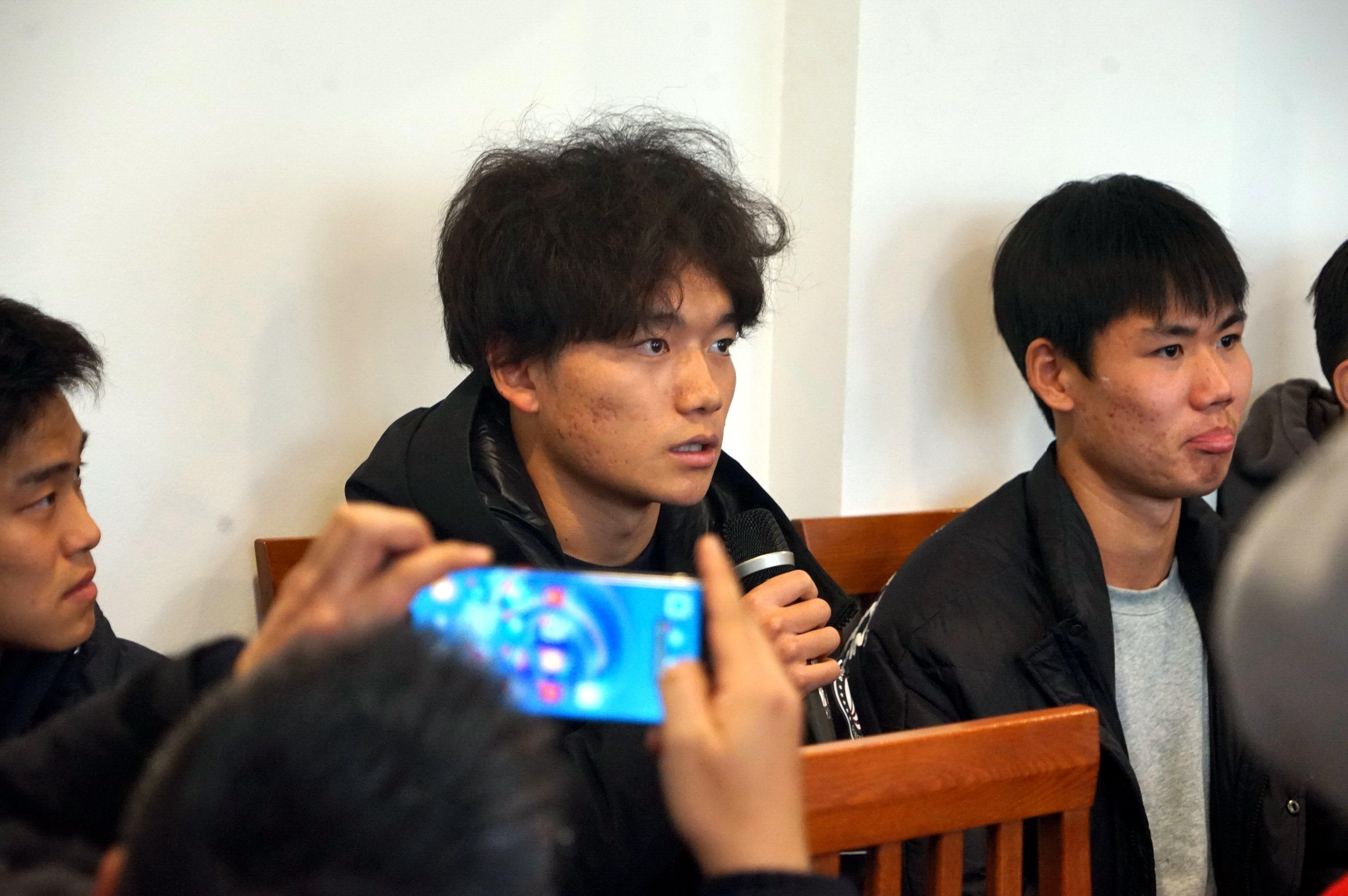 徐根宝80岁生日众弟子齐聚祝寿,众弟子为徐根宝过生日