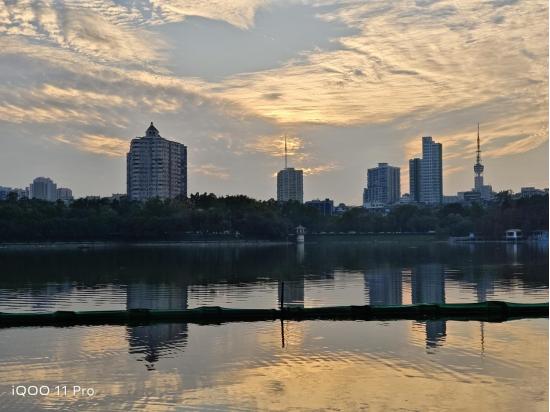 iqoo11pro用三年体验,iqoo11pro玩暗区突围