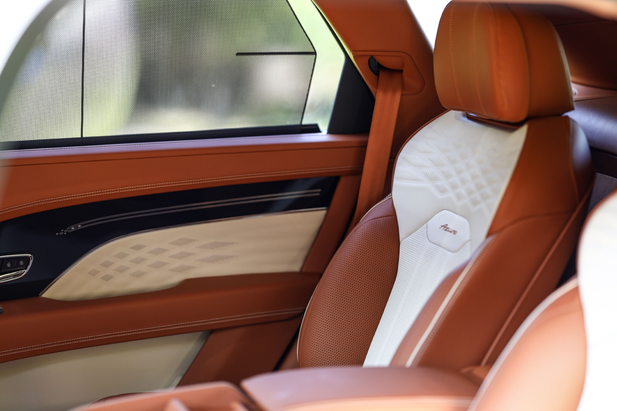 宾利添越bentaygaspeed,2023款宾利添越4.0黑武士落地价