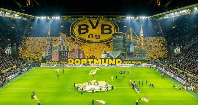 多特蒙德南看台tifo,多特南看台再现巨型tifo