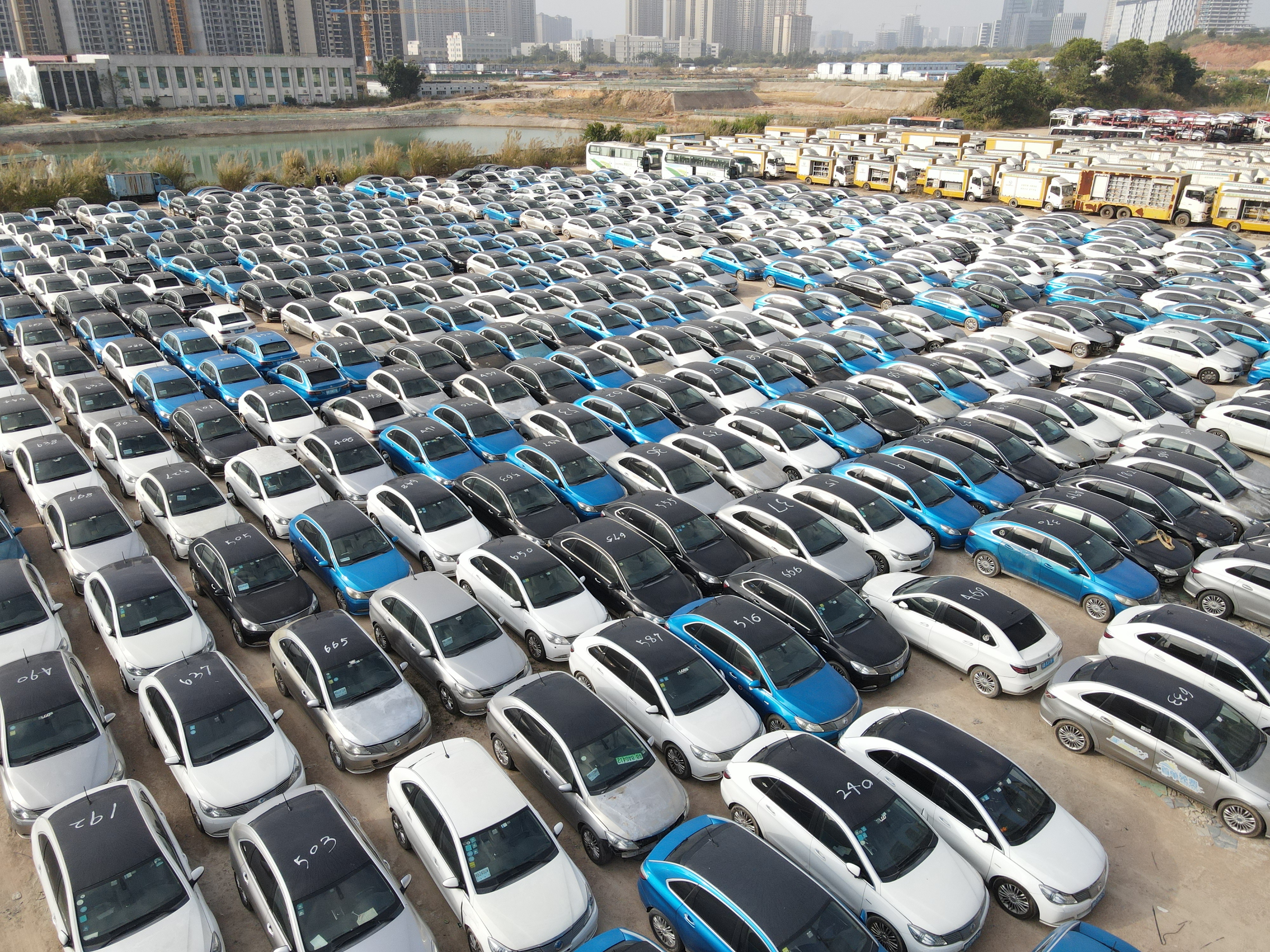 记者帮｜逾千台腾势电动车闲置深圳附近车场，是售后争议还是履约纠纷？